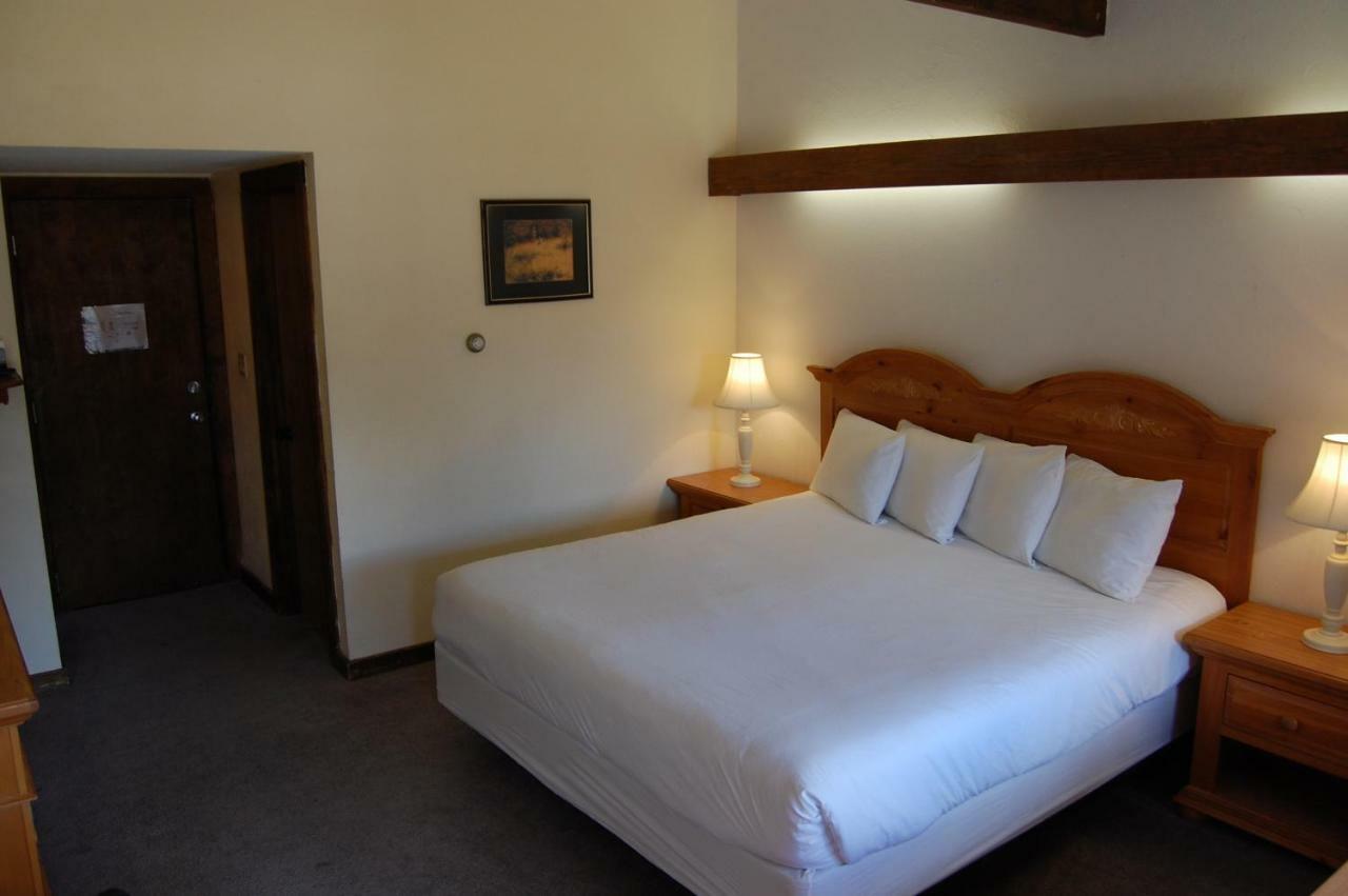 Summit Hotel